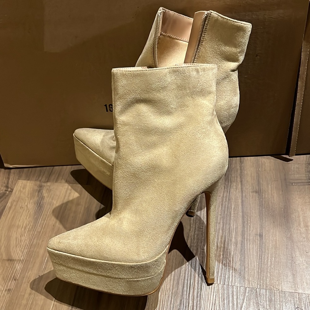 ((NEW)) Elegant Beige High Heel Ankle Boots